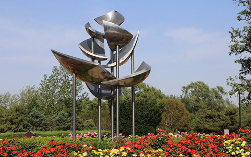 不銹鋼雕塑在學校內(nèi)的設計要素