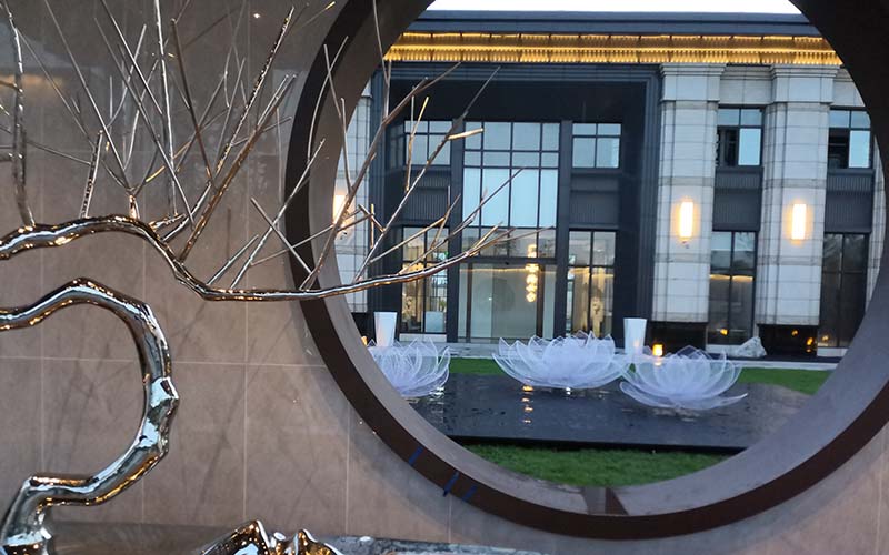 不銹鋼雕塑的作用-廣州璟色雕塑廠家