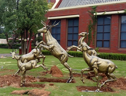 恒大集團?韶關(guān)金色江灣景觀雕塑