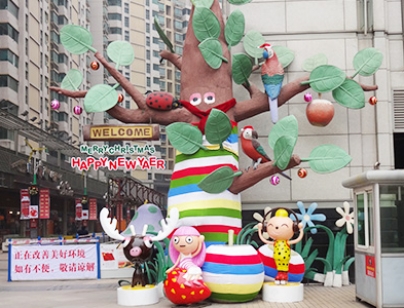 新世界商業(yè)廣場美陳玻璃鋼雕塑