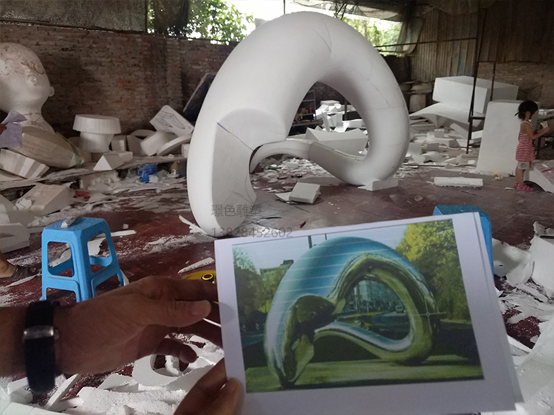 江西贛州瀾云府東區(qū)不銹鋼鏡面雕塑(圖1) 江西贛州瀾云府東區(qū)不銹鋼鏡面雕塑(圖1)