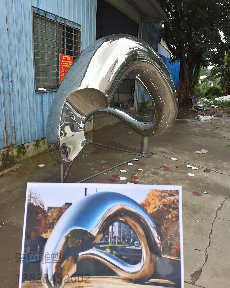 江西贛州瀾云府東區(qū)不銹鋼鏡面雕塑(圖2) 江西贛州瀾云府東區(qū)不銹鋼鏡面雕塑(圖2)