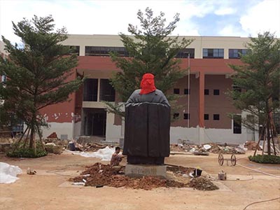 深圳大學(xué)師范學(xué)院孔子雕像(圖2) 深圳大學(xué)師范學(xué)院孔子雕像(圖2)