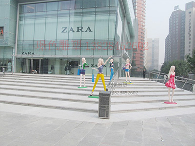 金地集團(tuán)商業(yè)街美陳人物雕塑(圖2)