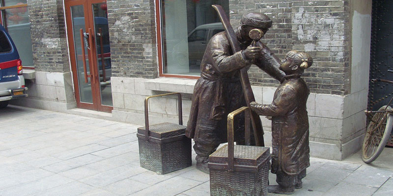 分析人物雕塑的發(fā)展特點(圖1) 分析人物雕塑的發(fā)展特點(圖1)