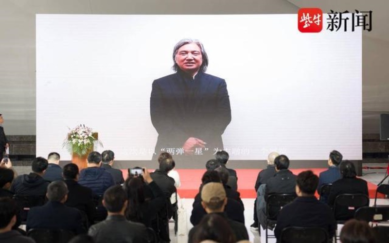 為時(shí)代留豐碑！致敬“兩彈一星”功勛獎(jiǎng)?wù)芦@得者主題雕塑創(chuàng)作展開(kāi)幕(圖8)